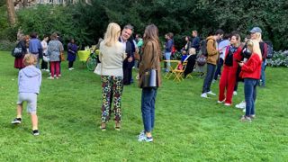 Le 17 septembre 2022, journée du patrimoine, le jardin du ministère de la Transition écologique a servi d’écrin pour accueillir les citoyens et les initier à la protection de l’environnement. Le ministre Christophe Béchu, recevait en toute simplicité les doléances et encouragements des visiteurs.©O.Maillard Le 17 septembre 2022, journée du patrimoine, le jardin du ministère de la Transition écologique a servi d’écrin pour accueillir les citoyens et les initier à la protection de l’environnement. Le ministre Christophe Béchu, recevait en toute simplicité les doléances et encouragements des visiteurs.©O.Maillard